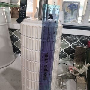 1 Elegant Cream Ceramic Lamp